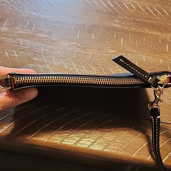 Dooney & Bourke 1975 Slim Black Leather Wristlet Gold Hardware - Picture 5 of 7